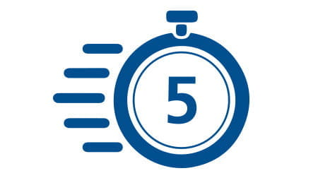 Lieferung "Prio 5" Symbol eines Stoppuhr mit der Zahl 5, dargestellt in Blau, für das Produkt 'Lieferung Prio 5' von ENTDECKER.
