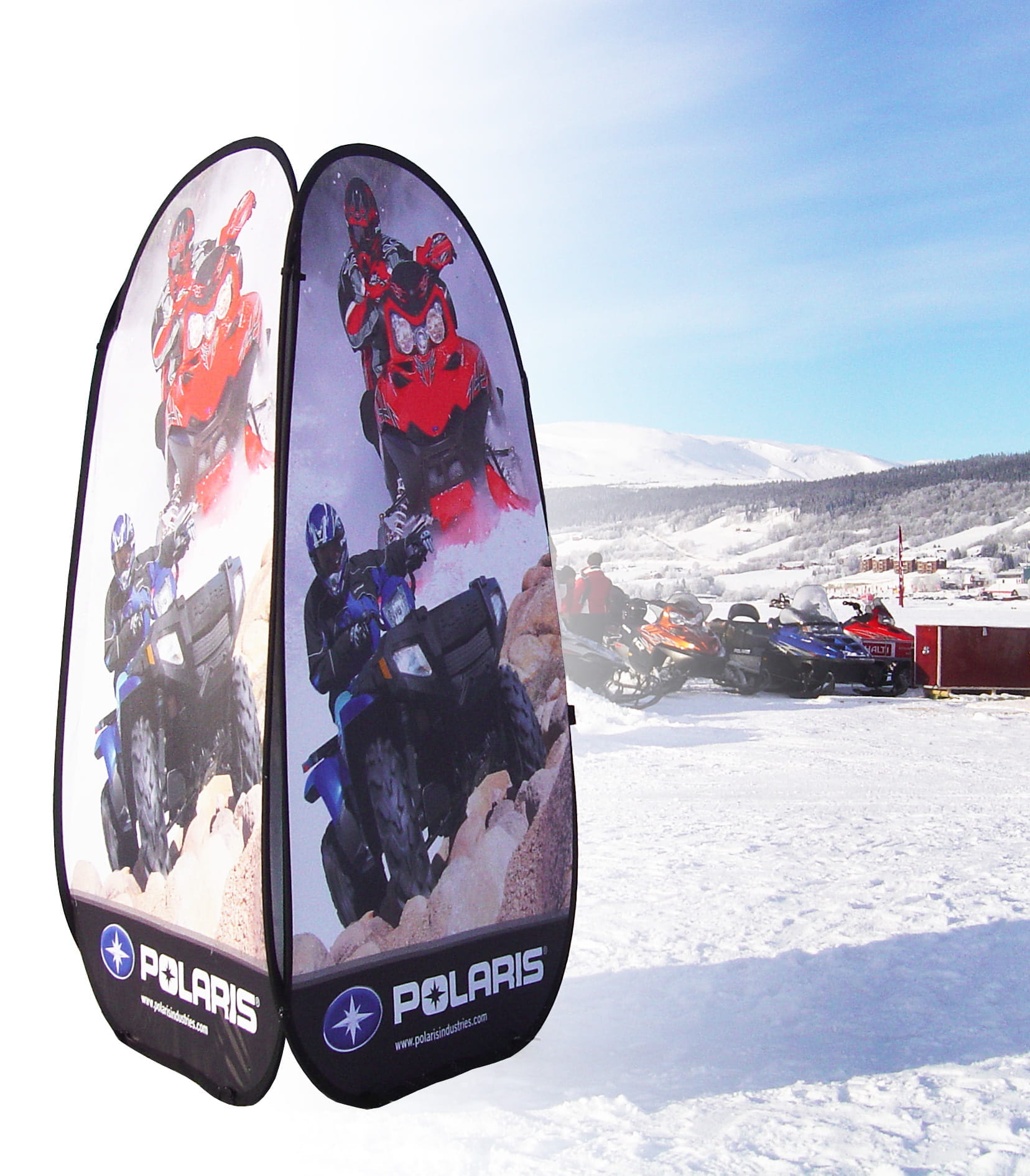 Werbesäule Quicktower Large Polaris Werbesäule Quicktower Large Polaris mit Bildern von ATV-Fahrern im Schnee.