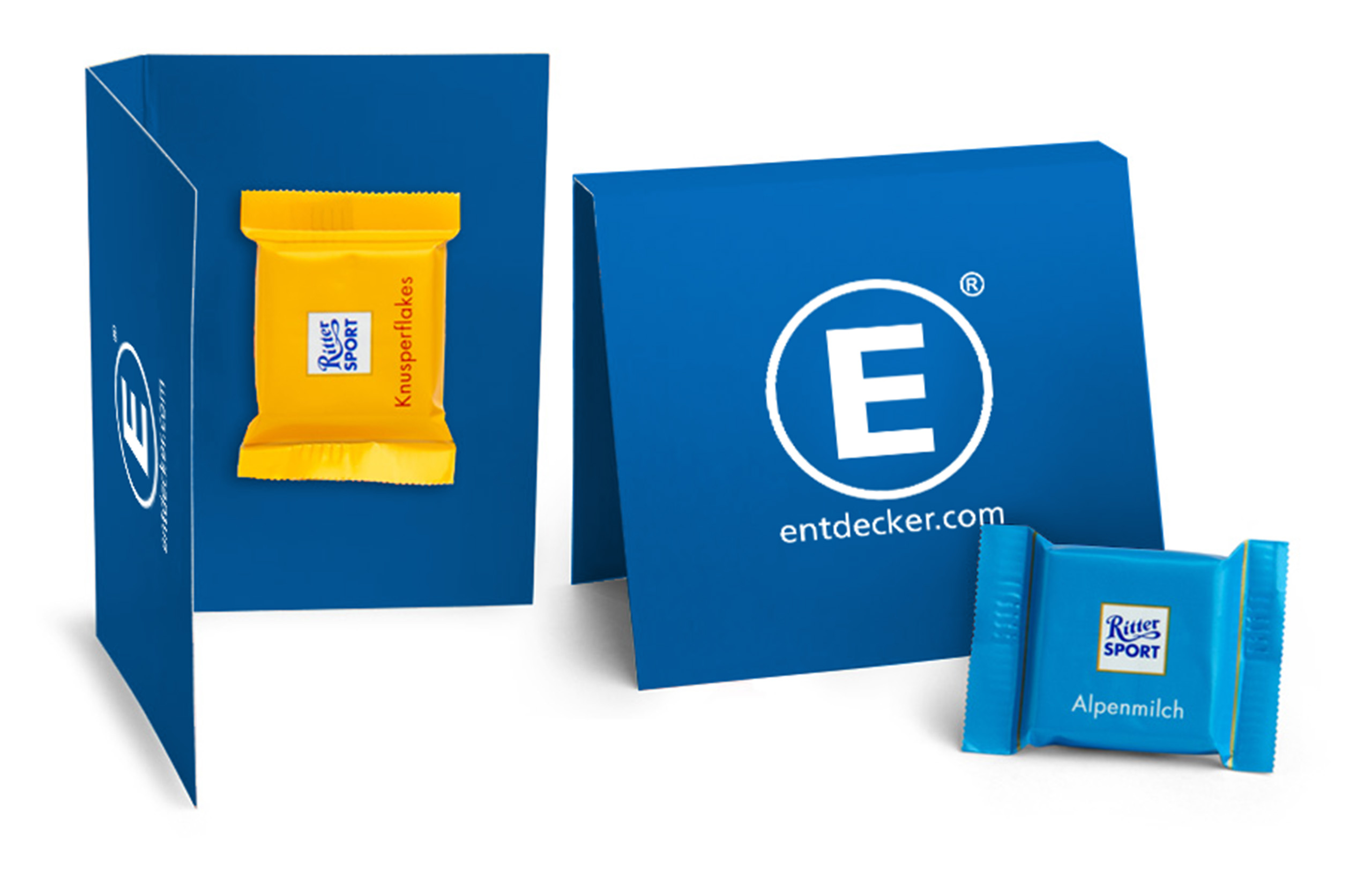 Zwei bedruckte Klappkarten gefüllt mit Ritter Sport Schokolade in verschiedenen Sorten.