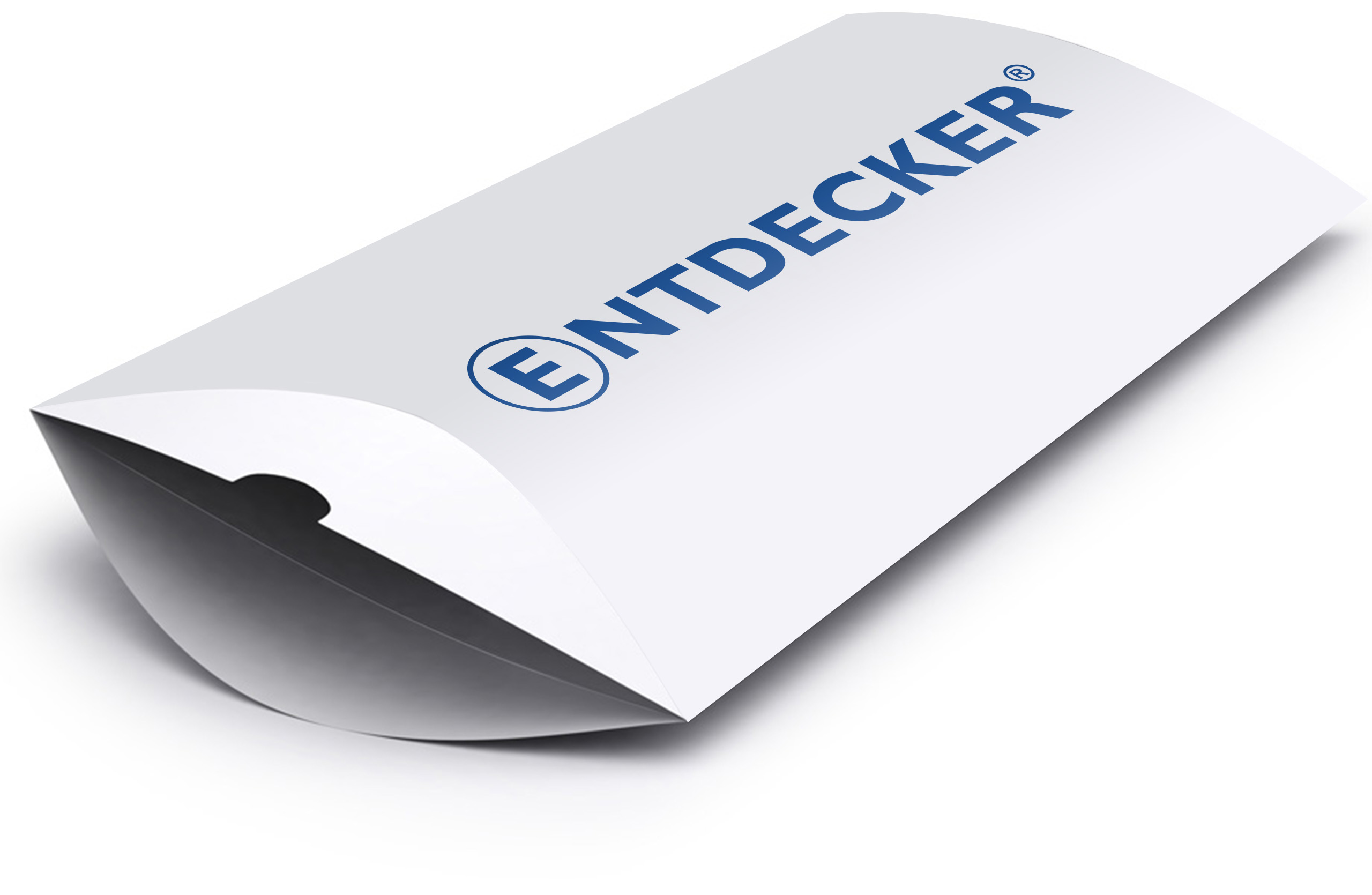 Eine offene Kissenverpackung mit einem blauen Entdecker-Logo Aufdruck