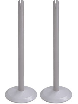 Tensator Aktion Pfosten Zwei graue Pfosten des Produkts 'Tensator Aktion Pfosten' mit runder Basis und senkrechtem Design.