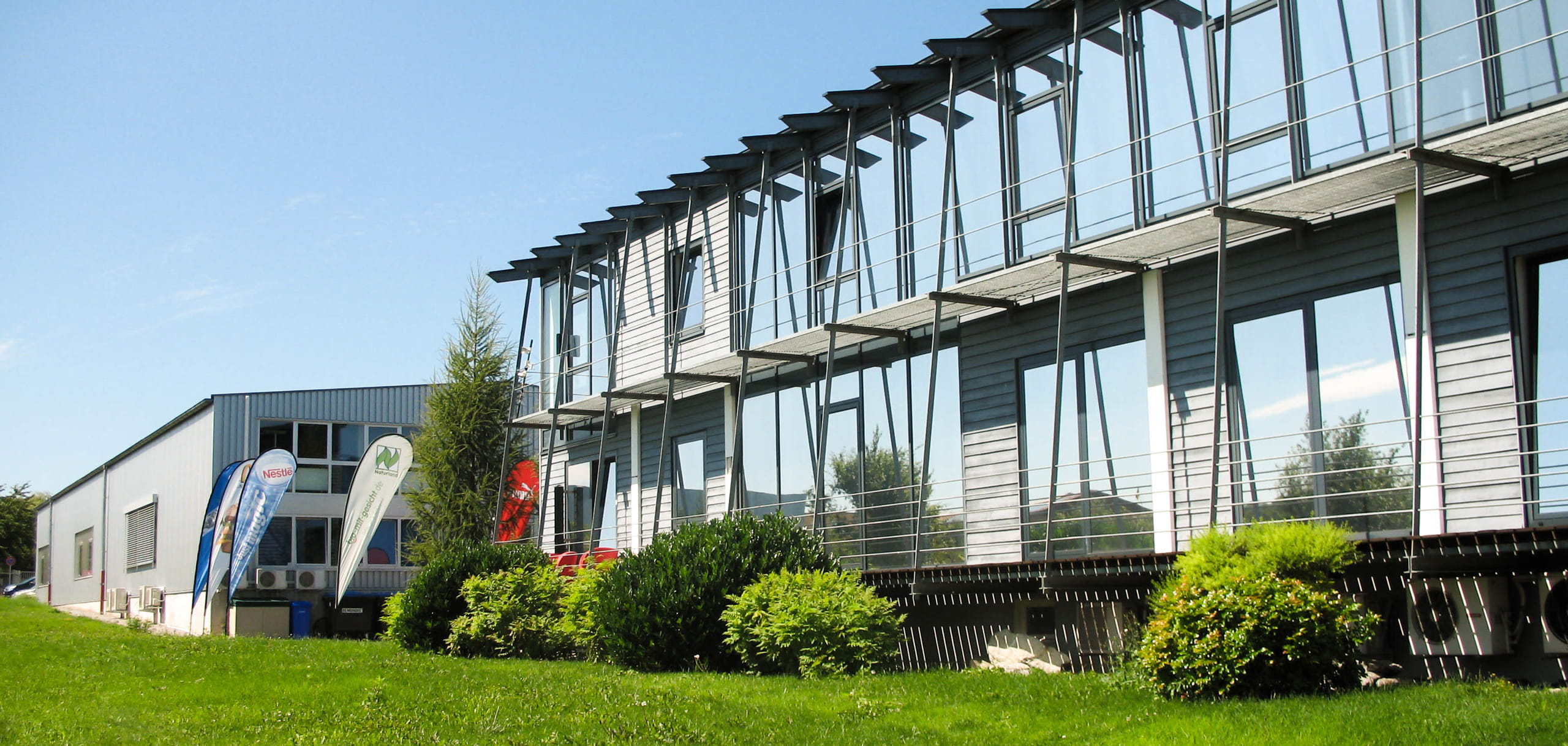 Außenansicht des Firmengebäudes von ENTDECKER