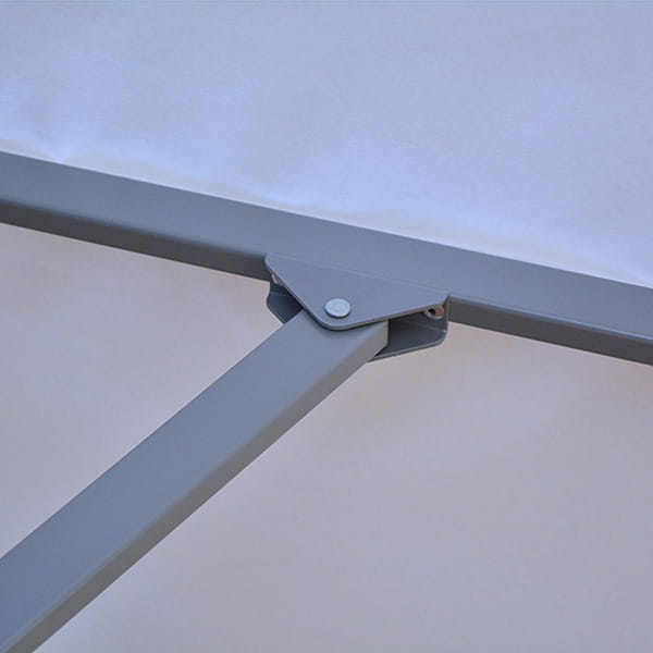 Sonnenschirm Expert Verbindungselemente Verbindungselemente des Sonnenschirms Expert, graues Metallgestell mit Gelenk.