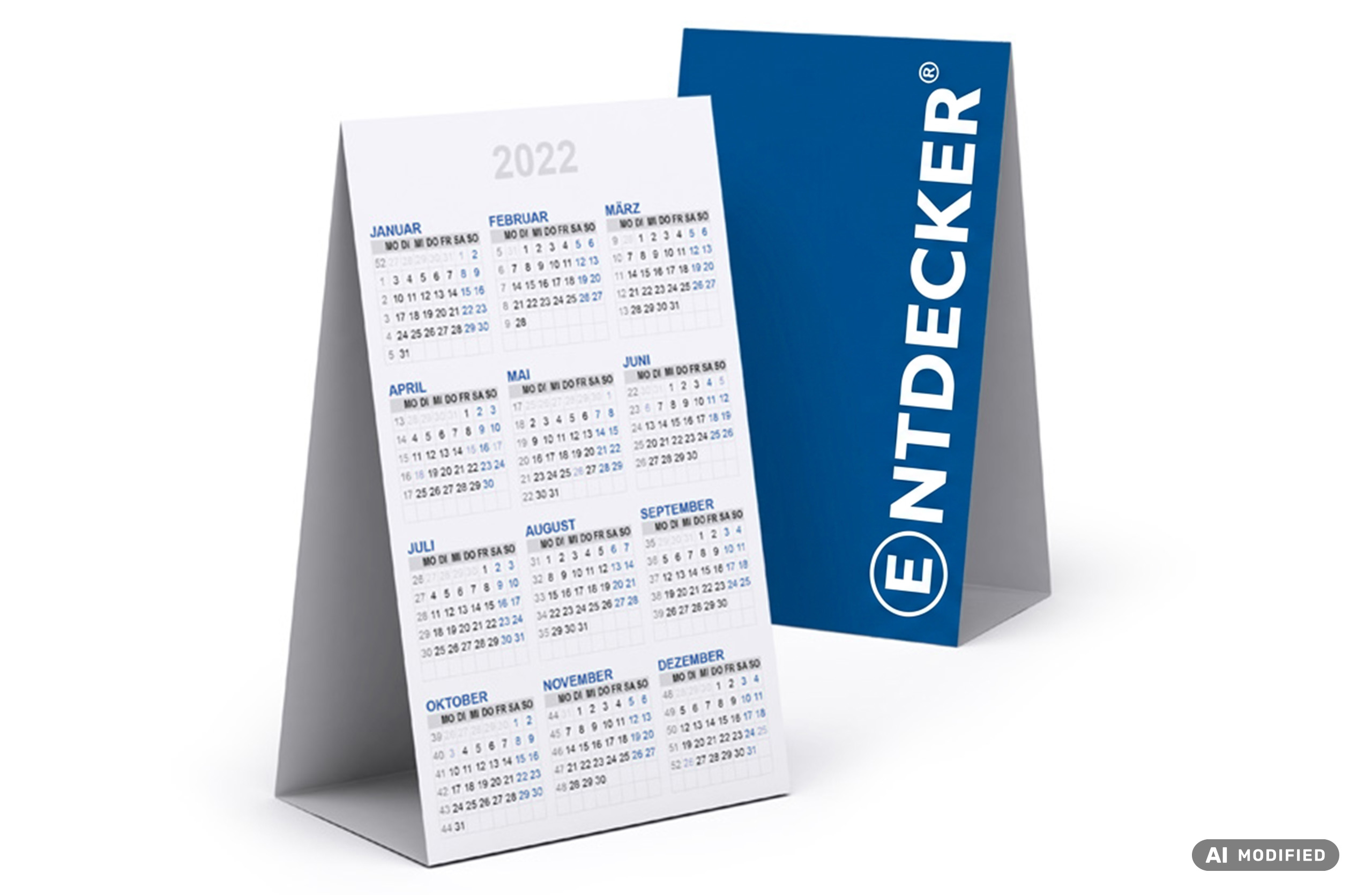 Ein aufstellbarer Tischkalender aus Papier mit dem Branding der Entdecker GmbH