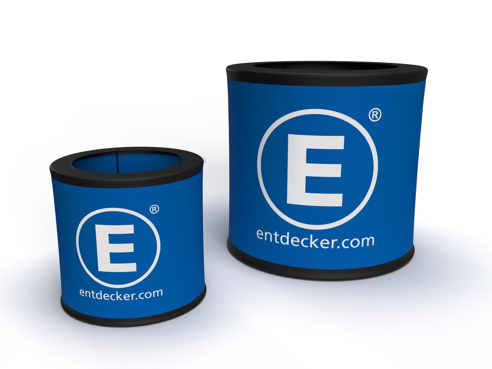 EventBin Größen Zwei EventBins in verschiedenen Größen, blau mit dem Logo von ENTDECKER und der Website entdecker.com.