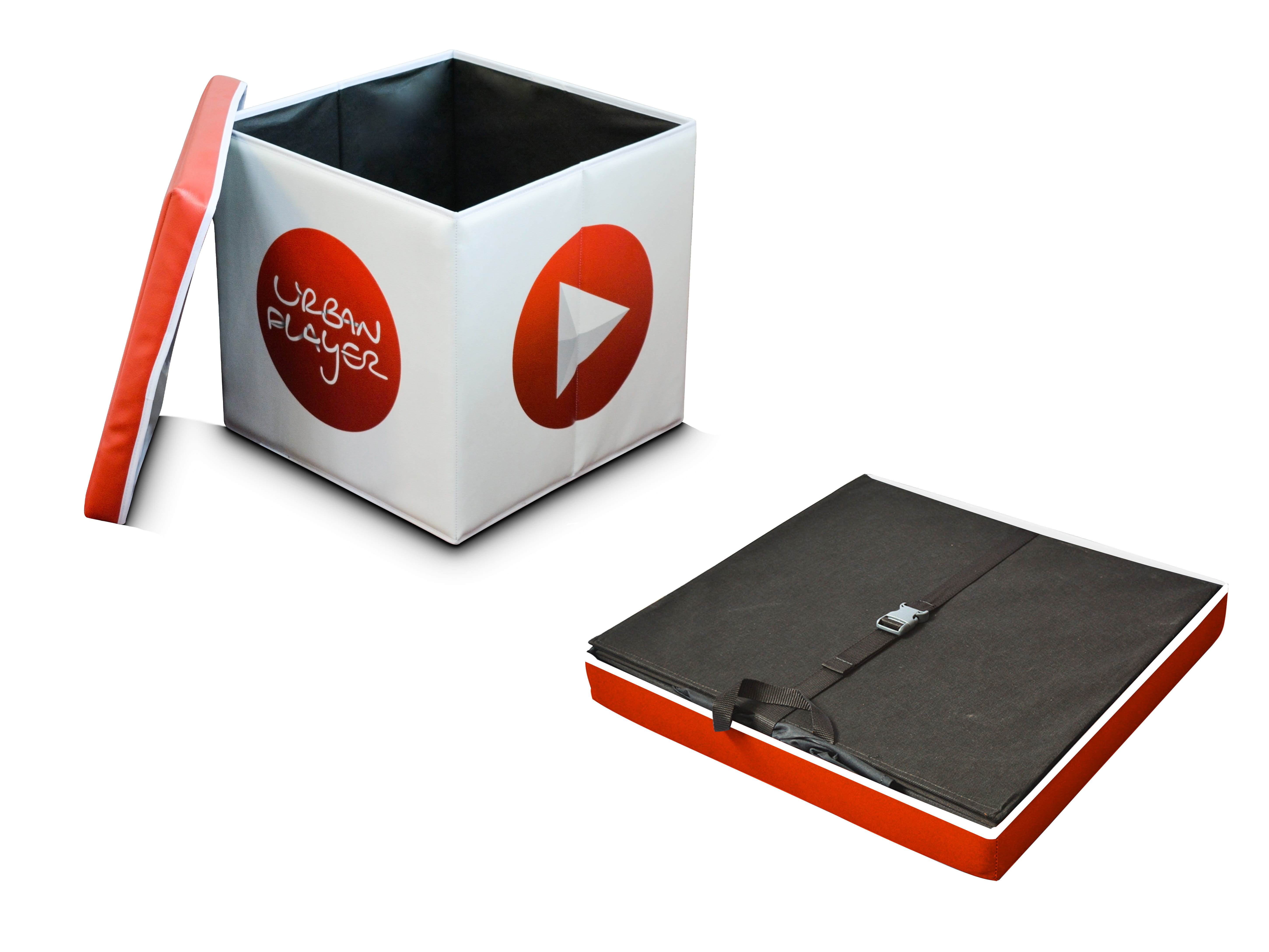 Faltbarer Sitzwürfel Origami von ENTDECKER Sitzwürfel Origami Gefaltet von ENTDECKER, faltbar, rot-weiße Farben, mit Urban Player-Logo.