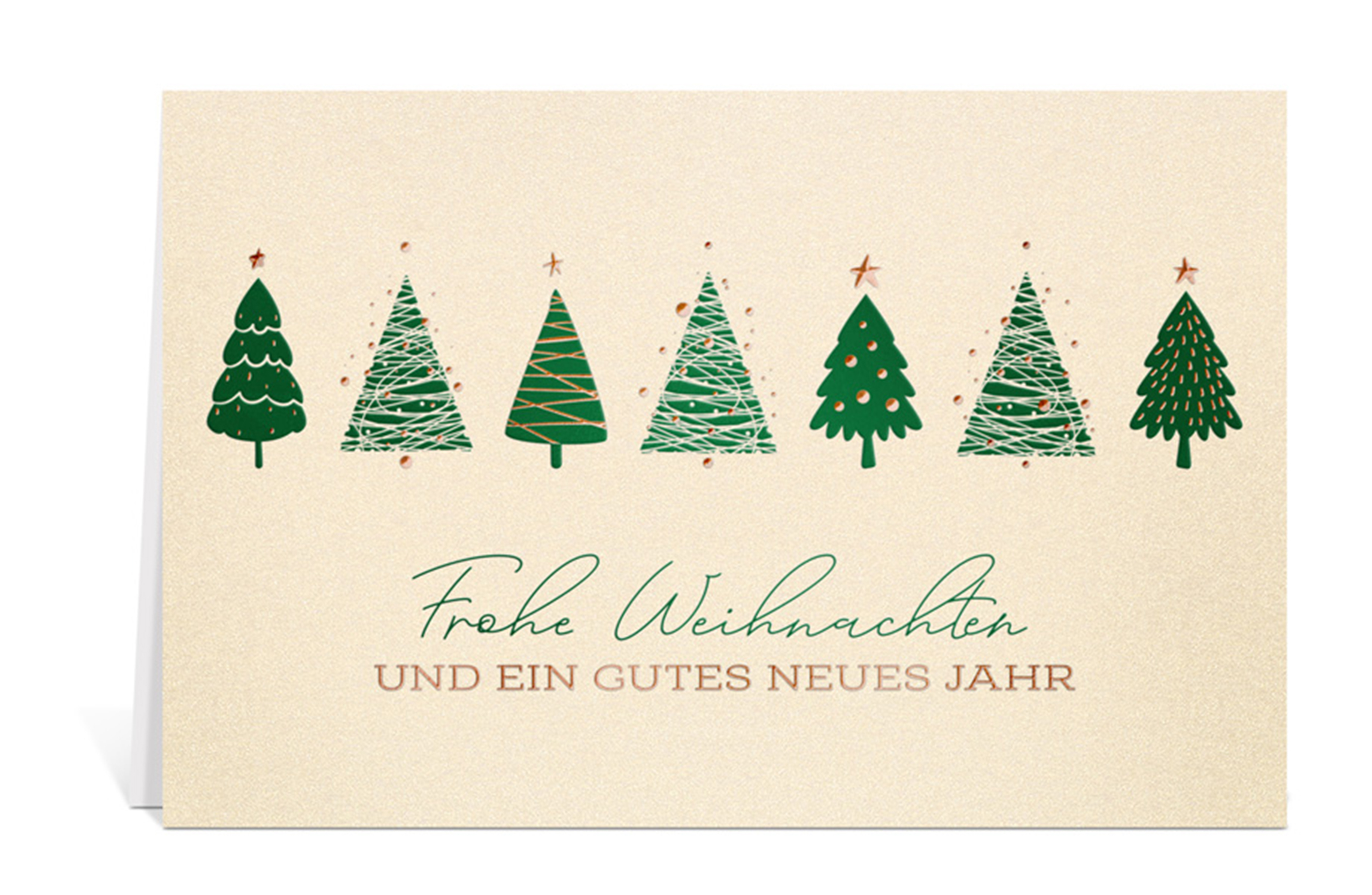 Helle Weihnachtskarte mit verschiedenen Weihnachtsbäumen und dem Text: Frohe Weihnachten und ein gutes neues Jahr