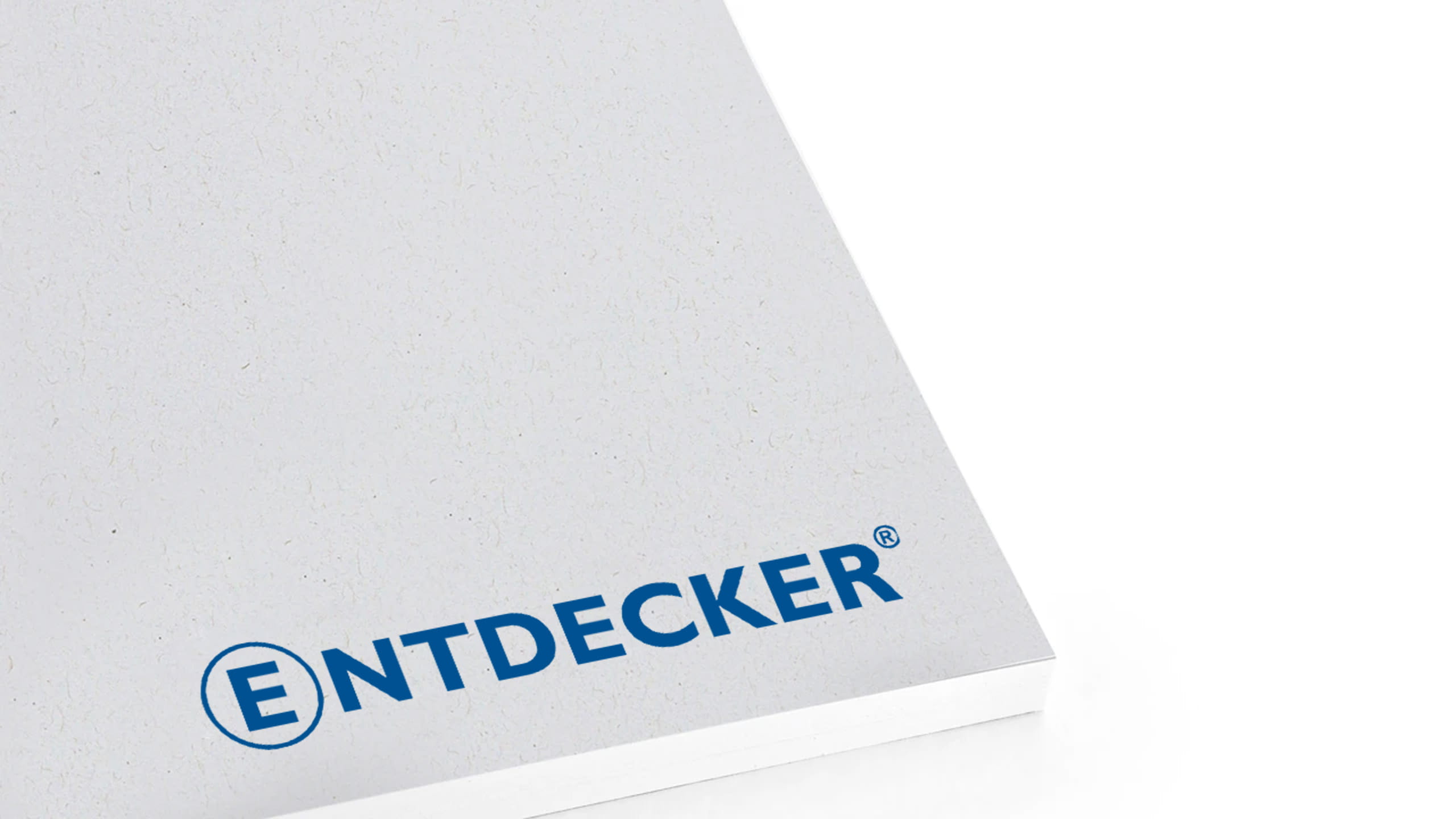Detailansicht von einem bedruckten Umschlag einer Broschüre mit Klebebindung