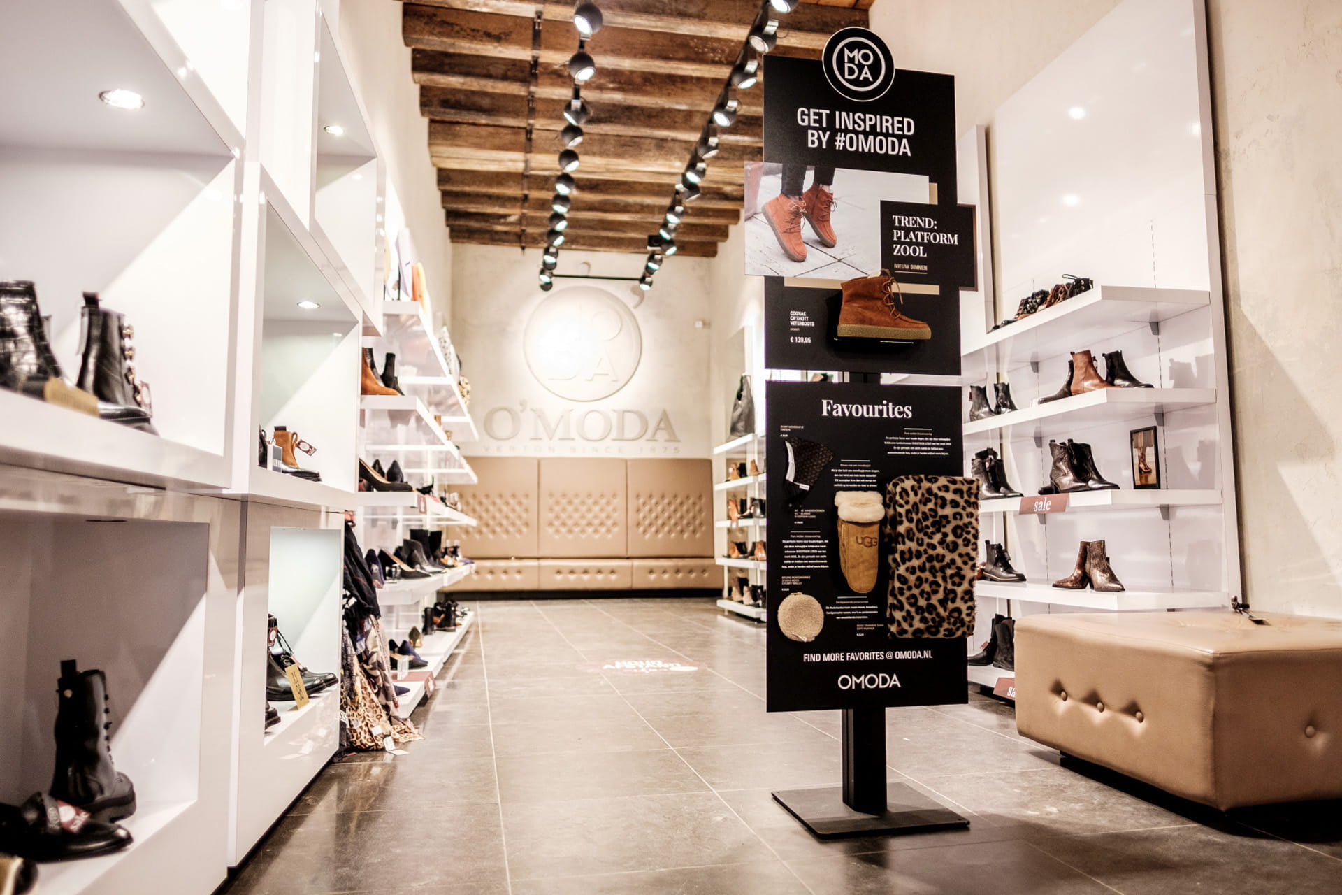 Wegweiser Schuhgeschäft