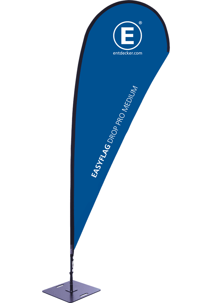 Beachflag in Tropfenform Tropfenförmige Beachflag in Blau mit dem Text 'EASYFLAG DROP PRO MEDIUM' und dem Logo von ENTDECKER.