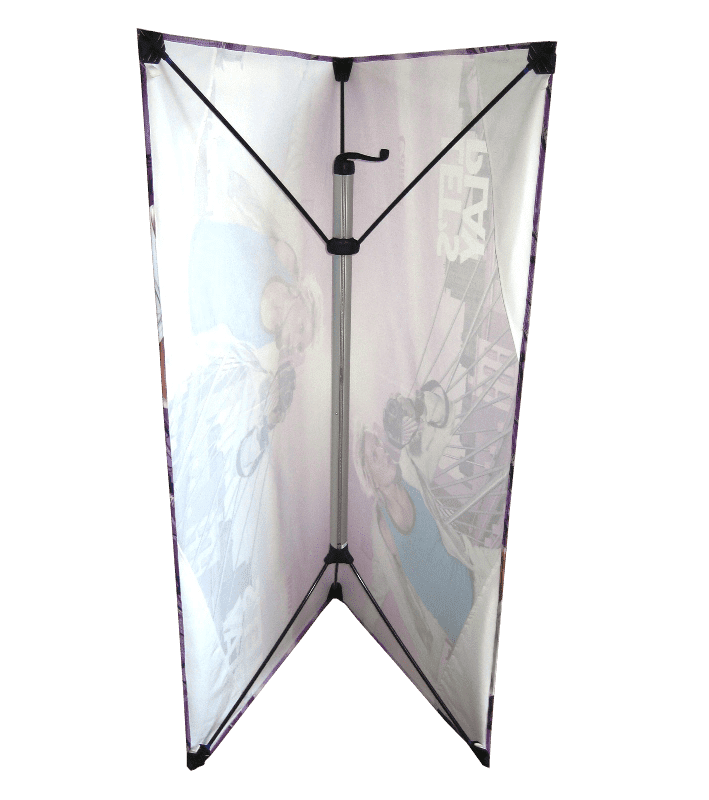 Clickboard Ansicht Stoff Werbebande Clickboard aus Stoff, aufgestellt in V-Form, mit bedruckten Grafiken auf beiden Seiten.