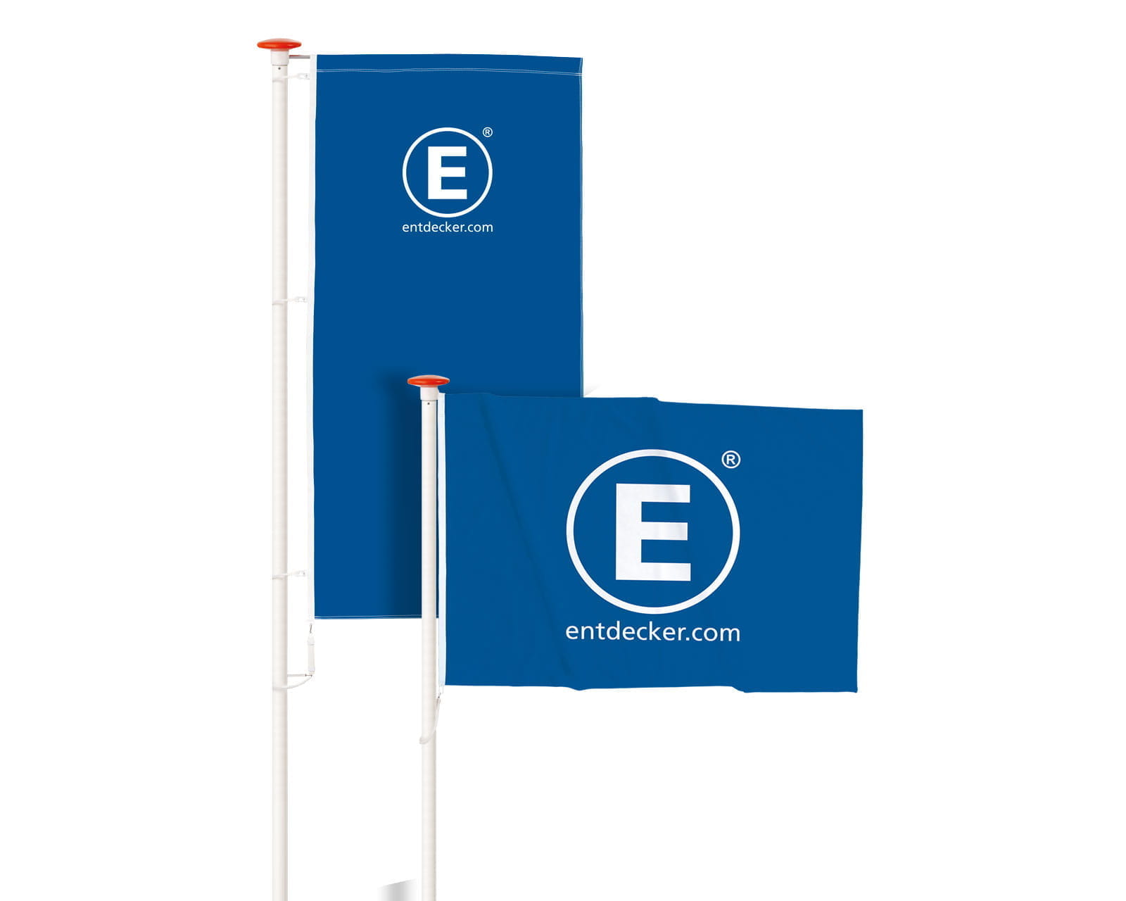 Fahne im Wunschformat bedruckt Zwei Fahnen im Wunschformat, eine größere und eine kleinere, beide in Blau mit dem weißen Logo E von ENTDECKER.