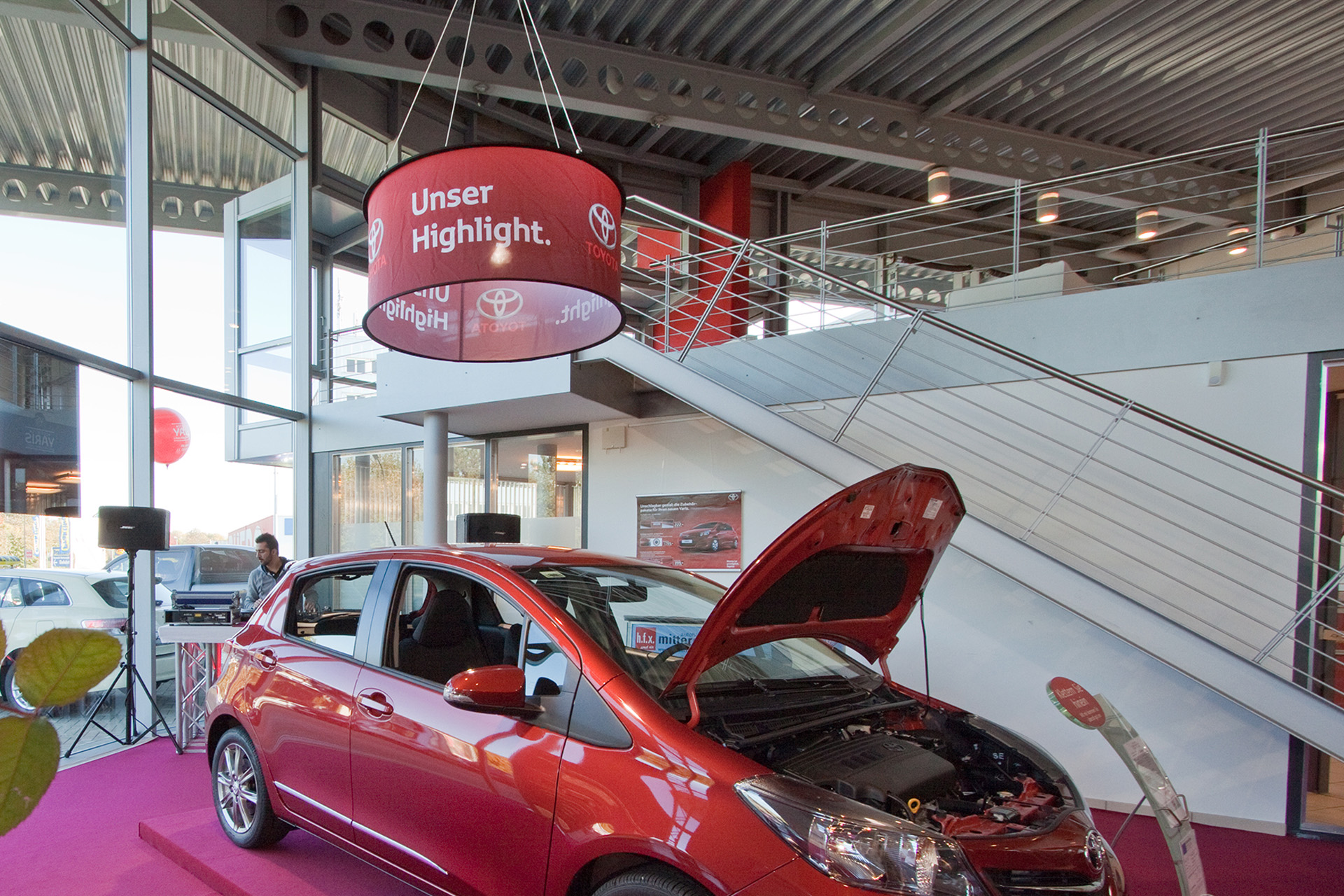 Deckenhänger Autohaus