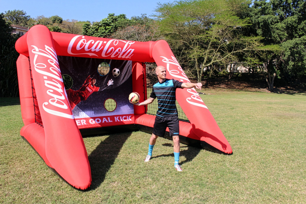 Slider WM 2026 Easyflag aufblasbare Torwand Coca Cola
