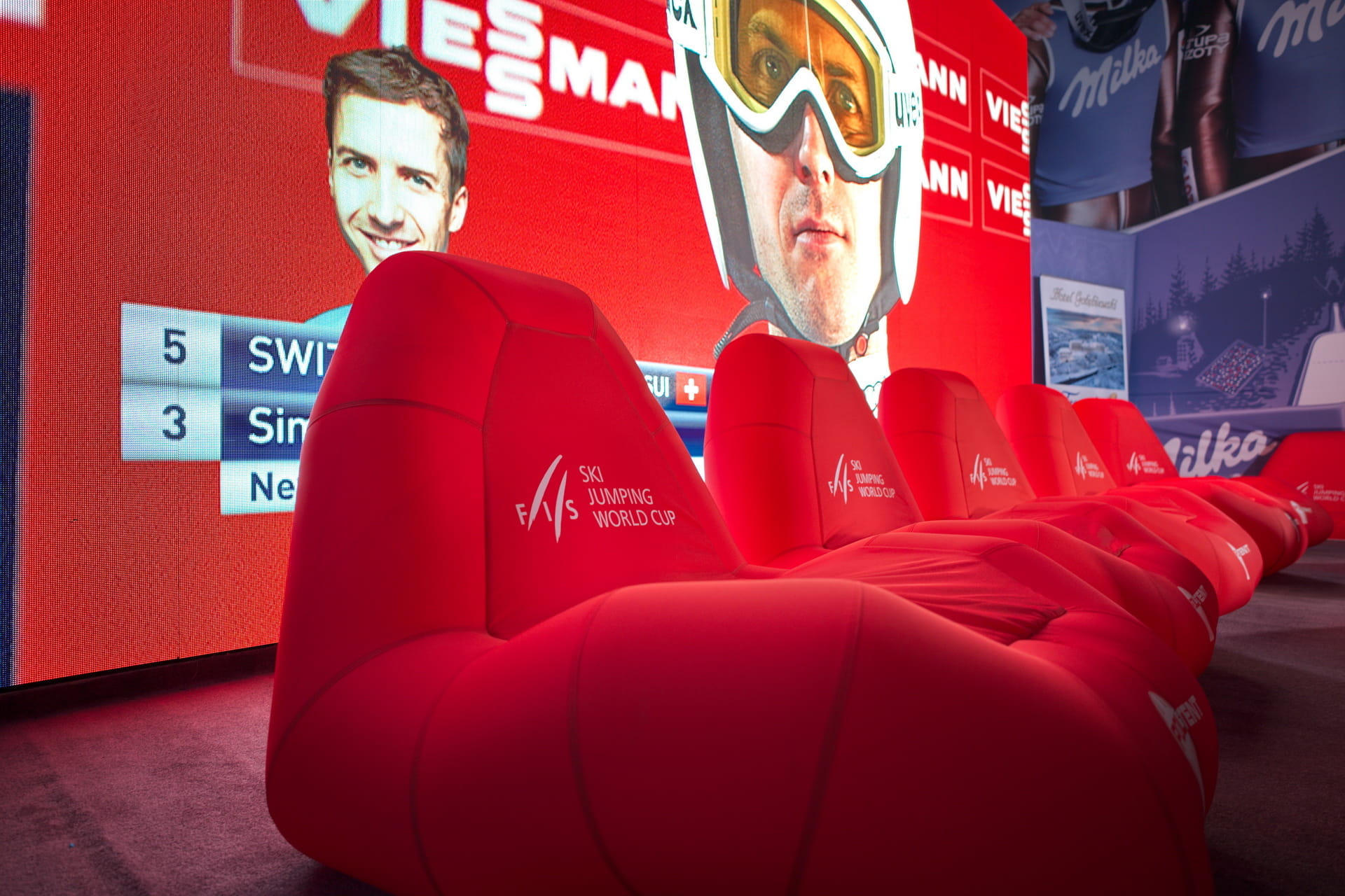 Vento Stuhl Entdecker Blauer Vento Stuhl von ENTDECKER, ergonomisches Design, geeignet für Innen- und Außenbereich.