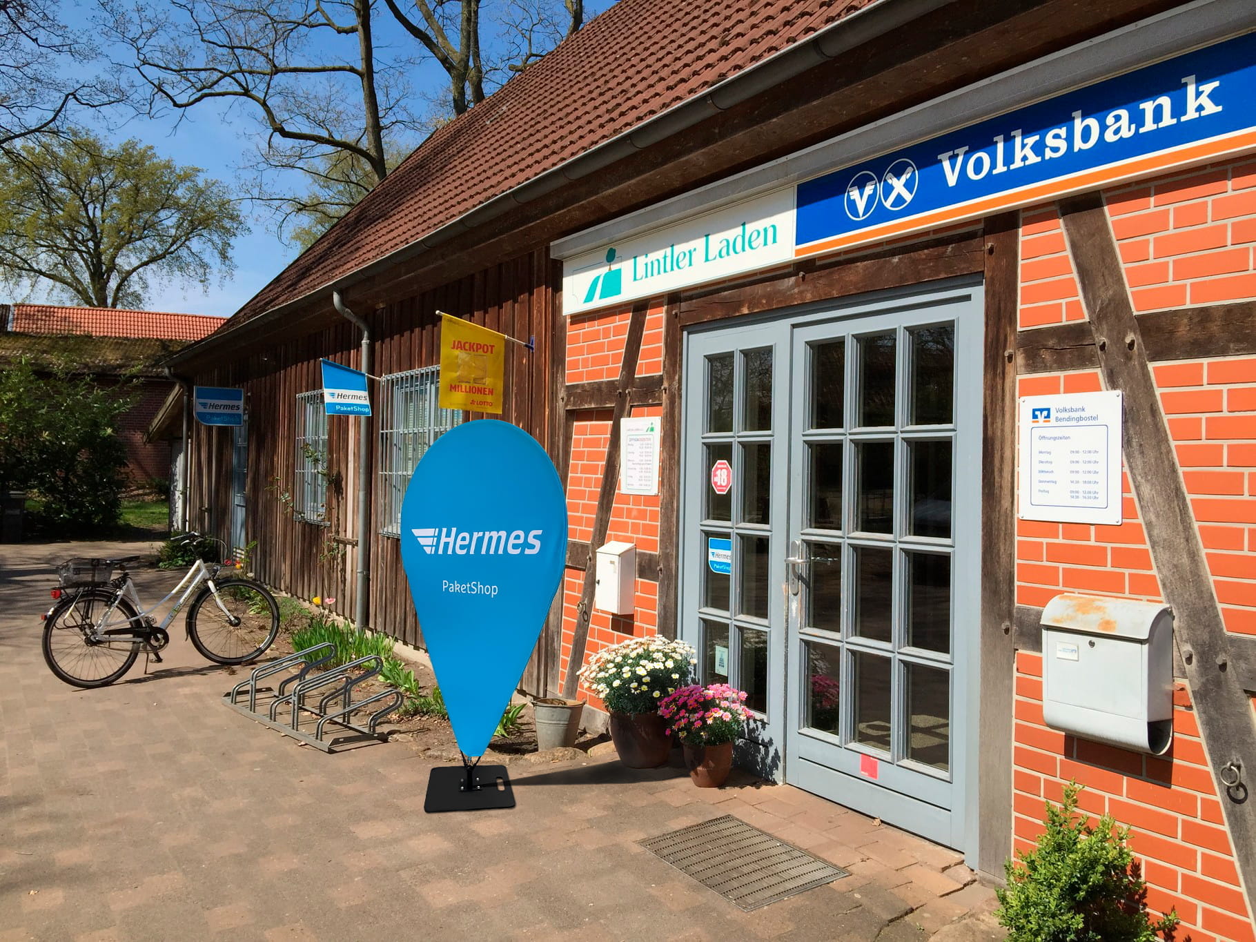 Easymarker Blauer Werbeflagge mit dem Text EASYMARKER und dem Logo von ENTDECKER.