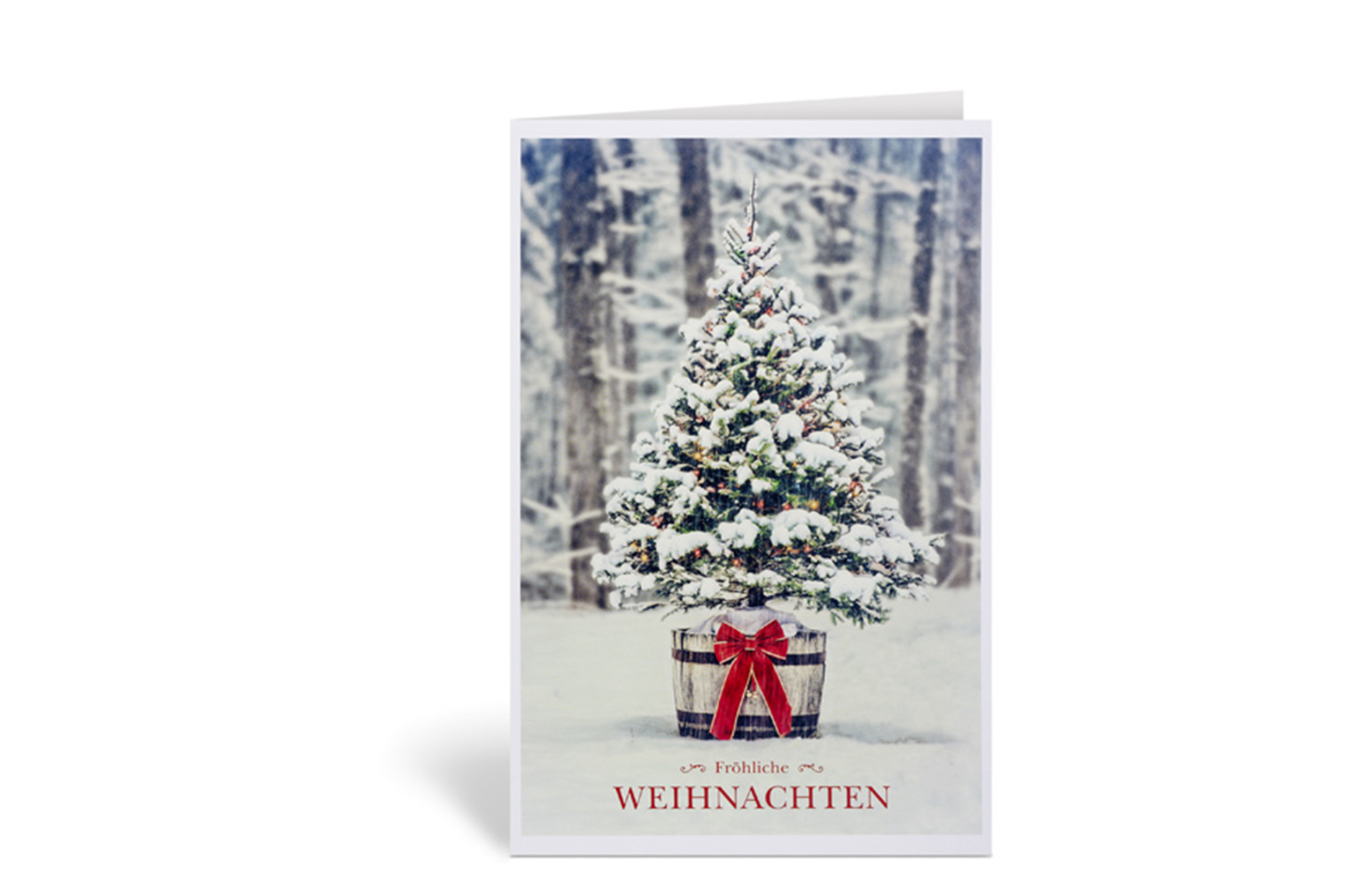 Weihnachtskarte mit einem verschneiten Weihnachtsbaum und dem Text: Fröhliche Weihnachten