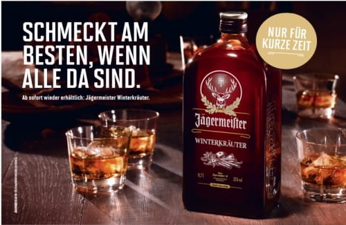 Jägermeister-Flasche-Special-Edition-Winterkräuter-Kurze-mit-Eiswürfel-auf-Messetheke-Quickup-Falttheke-Pro